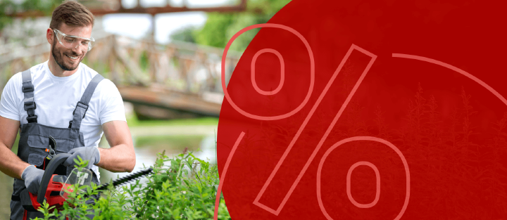 mann schneidet hecke im garten gartengeräte sale prozent preiskracherbild